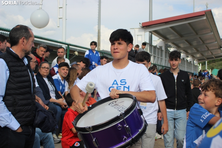 &iexcl;Ascenso hist&oacute;rico por la puerta grande!: El C.D. Calasanz arrasa 7-0 y ya es equipo de Tercera R