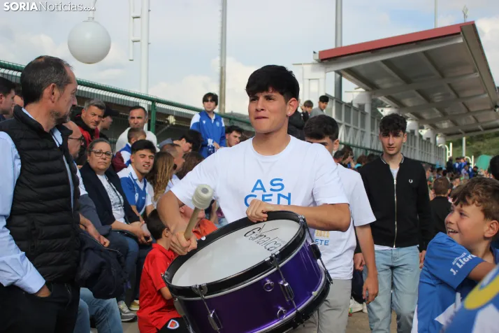 &iexcl;Ascenso hist&oacute;rico por la puerta grande!: El C.D. Calasanz arrasa 7-0 y ya es equipo de Tercera R