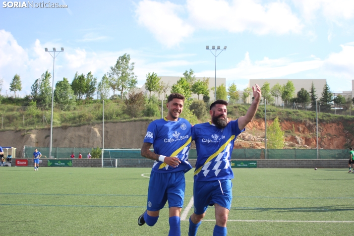 &iexcl;Ascenso hist&oacute;rico por la puerta grande!: El C.D. Calasanz arrasa 7-0 y ya es equipo de Tercera R