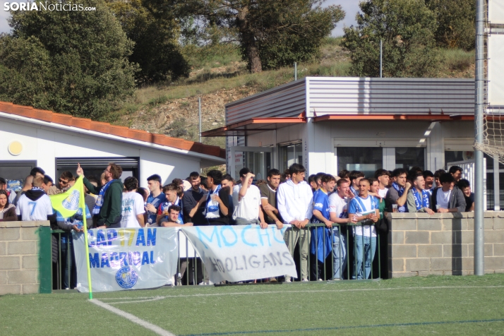 &iexcl;Ascenso hist&oacute;rico por la puerta grande!: El C.D. Calasanz arrasa 7-0 y ya es equipo de Tercera R