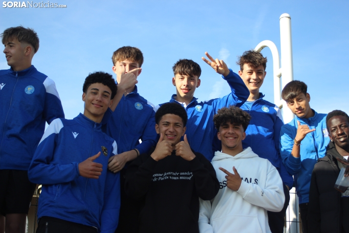 &iexcl;Ascenso hist&oacute;rico por la puerta grande!: El C.D. Calasanz arrasa 7-0 y ya es equipo de Tercera R