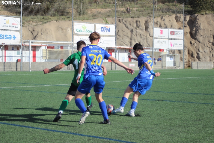 &iexcl;Ascenso hist&oacute;rico por la puerta grande!: El C.D. Calasanz arrasa 7-0 y ya es equipo de Tercera R