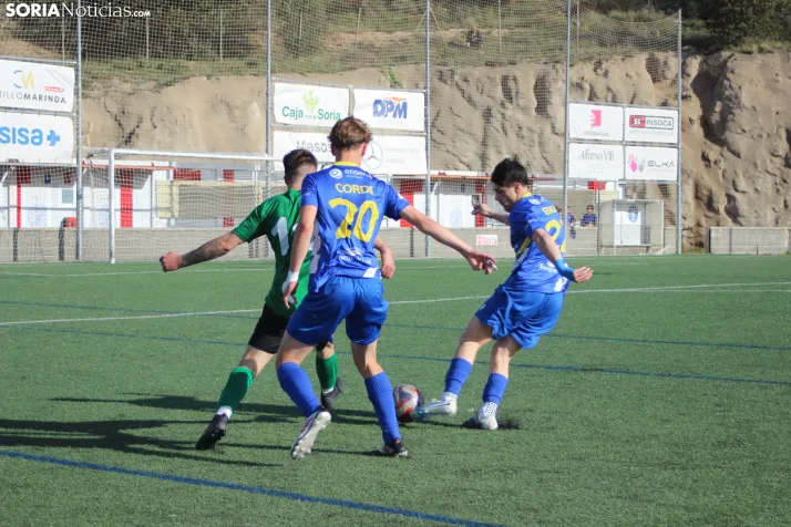 &iexcl;Ascenso hist&oacute;rico por la puerta grande!: El C.D. Calasanz arrasa 7-0 y ya es equipo de Tercera R