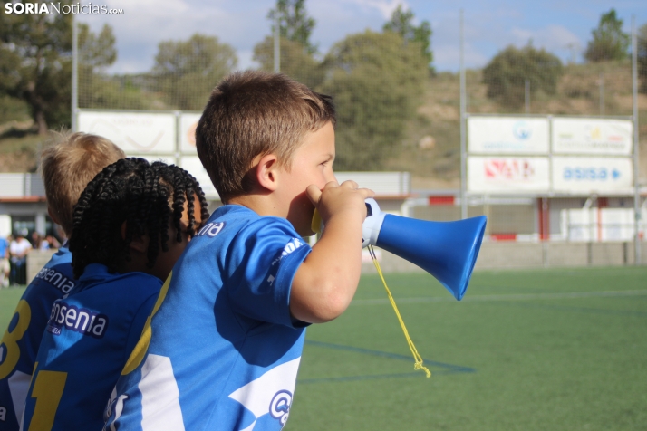 &iexcl;Ascenso hist&oacute;rico por la puerta grande!: El C.D. Calasanz arrasa 7-0 y ya es equipo de Tercera R