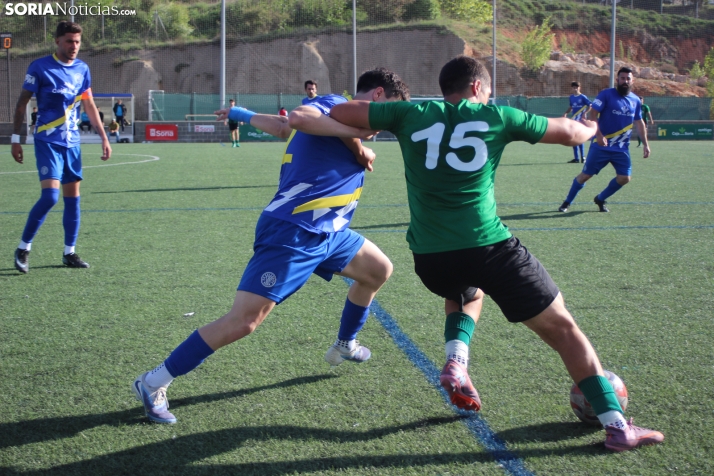 &iexcl;Ascenso hist&oacute;rico por la puerta grande!: El C.D. Calasanz arrasa 7-0 y ya es equipo de Tercera R