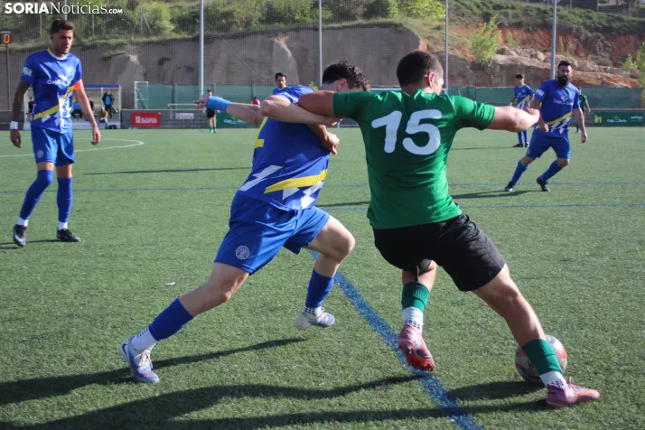&iexcl;Ascenso hist&oacute;rico por la puerta grande!: El C.D. Calasanz arrasa 7-0 y ya es equipo de Tercera R