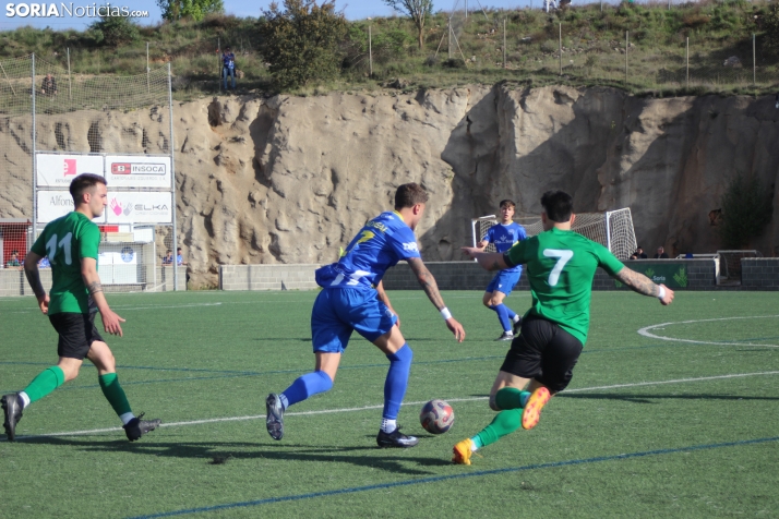 &iexcl;Ascenso hist&oacute;rico por la puerta grande!: El C.D. Calasanz arrasa 7-0 y ya es equipo de Tercera R