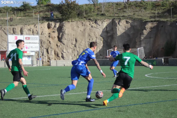 &iexcl;Ascenso hist&oacute;rico por la puerta grande!: El C.D. Calasanz arrasa 7-0 y ya es equipo de Tercera R