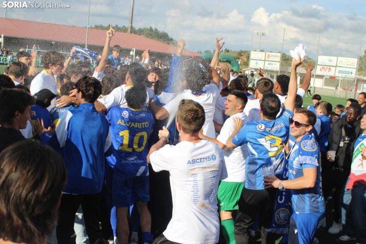&iexcl;Ascenso hist&oacute;rico por la puerta grande!: El C.D. Calasanz arrasa 7-0 y ya es equipo de Tercera R
