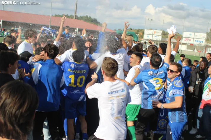 &iexcl;Ascenso hist&oacute;rico por la puerta grande!: El C.D. Calasanz arrasa 7-0 y ya es equipo de Tercera R