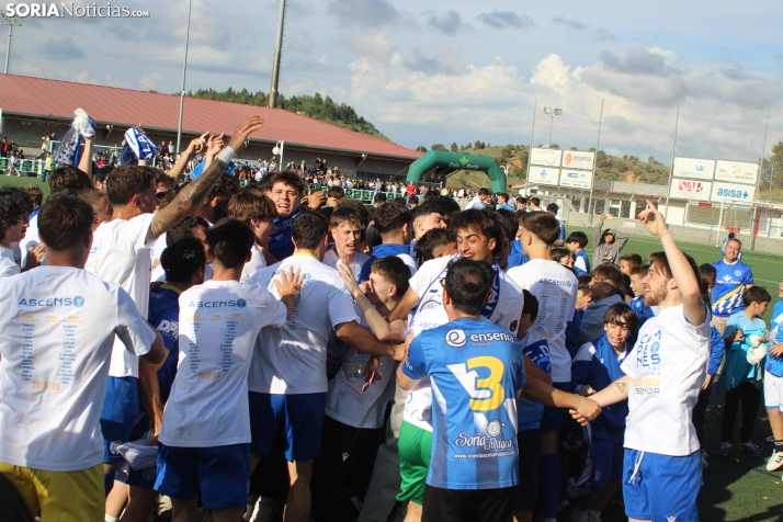 &iexcl;Ascenso hist&oacute;rico por la puerta grande!: El C.D. Calasanz arrasa 7-0 y ya es equipo de Tercera R