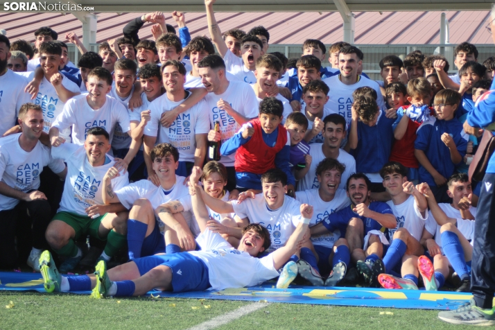 &iexcl;Ascenso hist&oacute;rico por la puerta grande!: El C.D. Calasanz arrasa 7-0 y ya es equipo de Tercera R