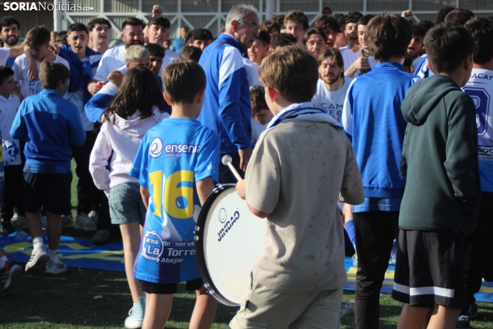 &iexcl;Ascenso hist&oacute;rico por la puerta grande!: El C.D. Calasanz arrasa 7-0 y ya es equipo de Tercera R