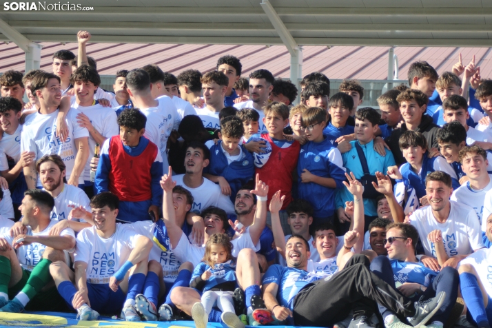 &iexcl;Ascenso hist&oacute;rico por la puerta grande!: El C.D. Calasanz arrasa 7-0 y ya es equipo de Tercera R