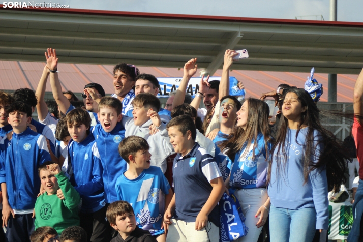&iexcl;Ascenso hist&oacute;rico por la puerta grande!: El C.D. Calasanz arrasa 7-0 y ya es equipo de Tercera R