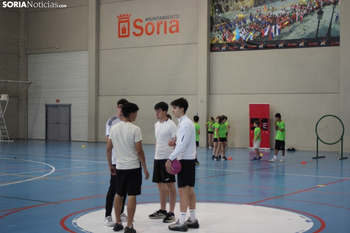 En im&aacute;genes: M&aacute;s de 300 escolares juegan a la pelota numantina, un innovador deporte creado en S