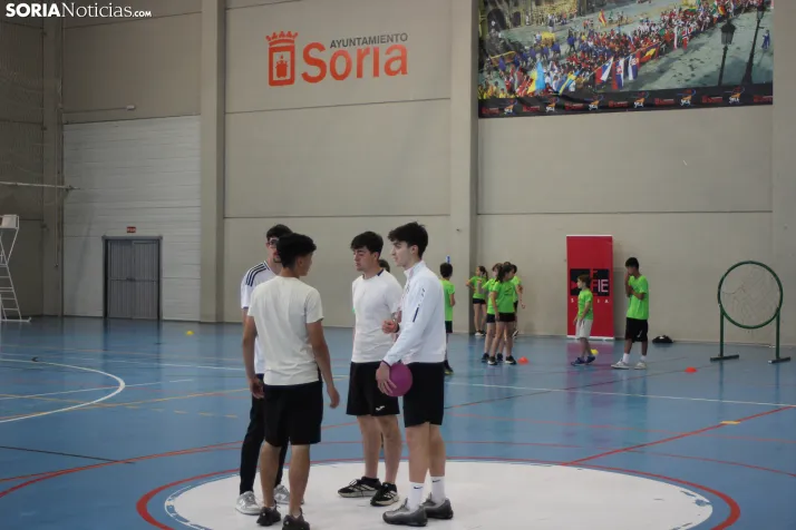 En im&aacute;genes: M&aacute;s de 300 escolares juegan a la pelota numantina, un innovador deporte creado en S