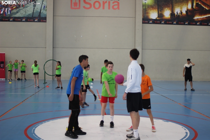 En im&aacute;genes: M&aacute;s de 300 escolares juegan a la pelota numantina, un innovador deporte creado en S