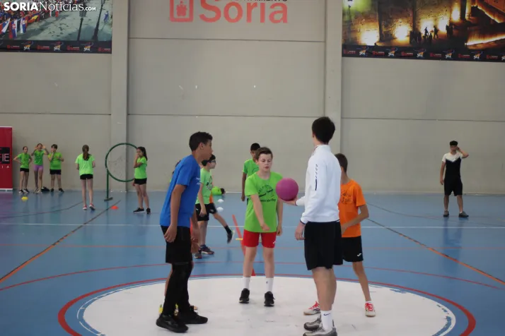 En im&aacute;genes: M&aacute;s de 300 escolares juegan a la pelota numantina, un innovador deporte creado en S