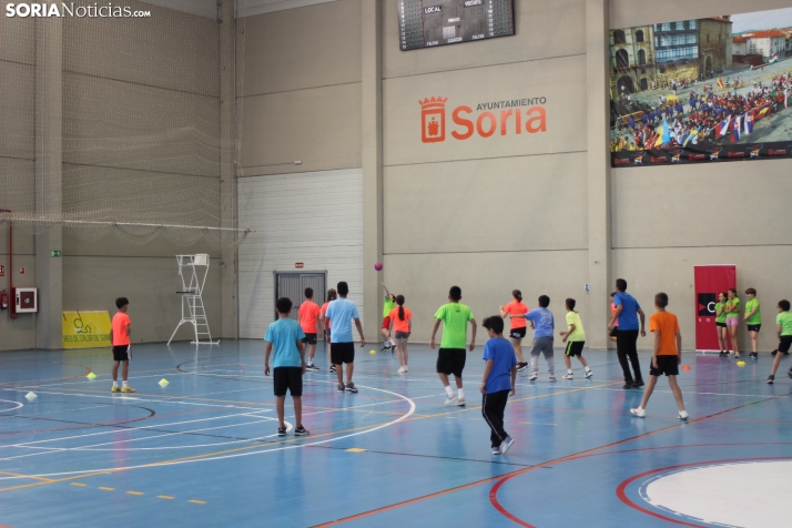 En im&aacute;genes: M&aacute;s de 300 escolares juegan a la pelota numantina, un innovador deporte creado en S