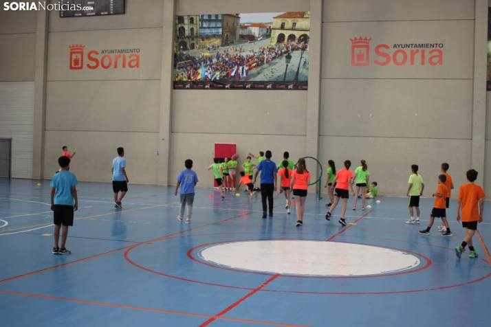 En im&aacute;genes: M&aacute;s de 300 escolares juegan a la pelota numantina, un innovador deporte creado en S