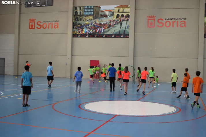 En im&aacute;genes: M&aacute;s de 300 escolares juegan a la pelota numantina, un innovador deporte creado en S