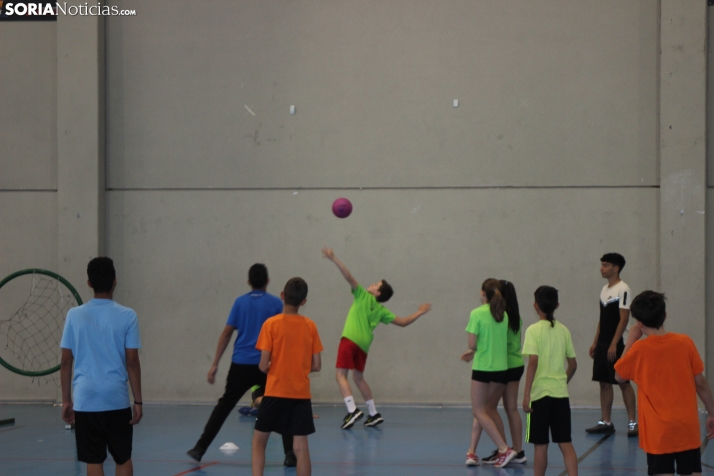 En im&aacute;genes: M&aacute;s de 300 escolares juegan a la pelota numantina, un innovador deporte creado en S