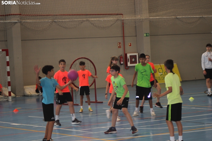 En im&aacute;genes: M&aacute;s de 300 escolares juegan a la pelota numantina, un innovador deporte creado en S