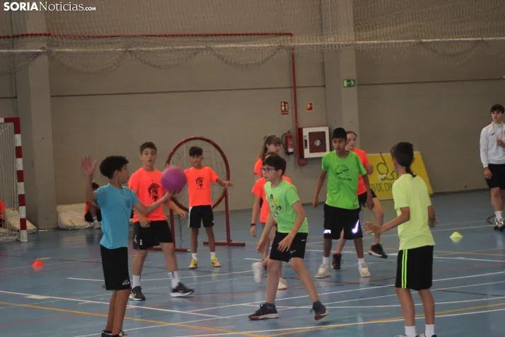 En im&aacute;genes: M&aacute;s de 300 escolares juegan a la pelota numantina, un innovador deporte creado en S