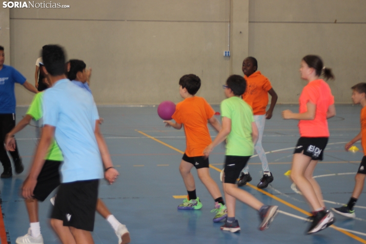 En im&aacute;genes: M&aacute;s de 300 escolares juegan a la pelota numantina, un innovador deporte creado en S