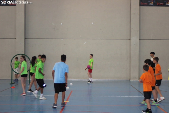 En im&aacute;genes: M&aacute;s de 300 escolares juegan a la pelota numantina, un innovador deporte creado en S