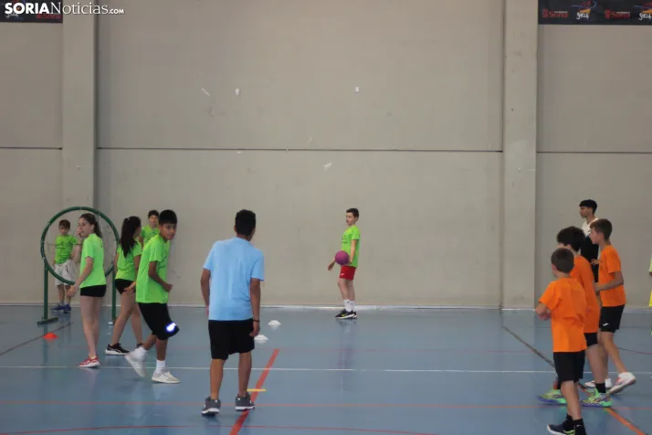En im&aacute;genes: M&aacute;s de 300 escolares juegan a la pelota numantina, un innovador deporte creado en S