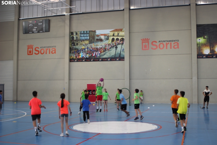 En im&aacute;genes: M&aacute;s de 300 escolares juegan a la pelota numantina, un innovador deporte creado en S