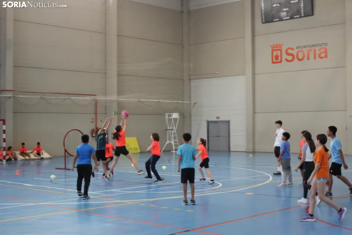 En im&aacute;genes: M&aacute;s de 300 escolares juegan a la pelota numantina, un innovador deporte creado en S