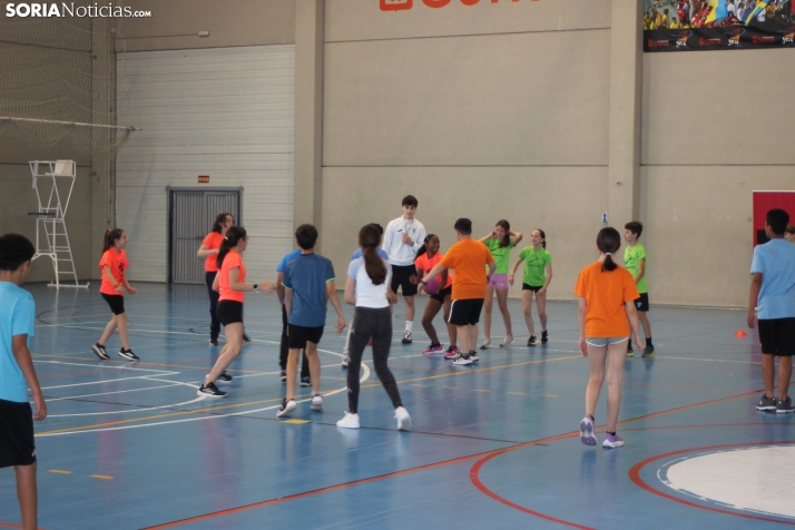 En im&aacute;genes: M&aacute;s de 300 escolares juegan a la pelota numantina, un innovador deporte creado en S