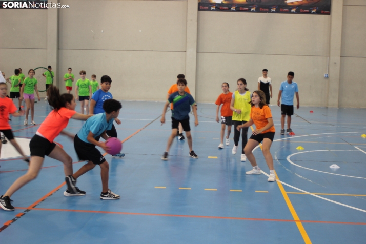 En im&aacute;genes: M&aacute;s de 300 escolares juegan a la pelota numantina, un innovador deporte creado en S