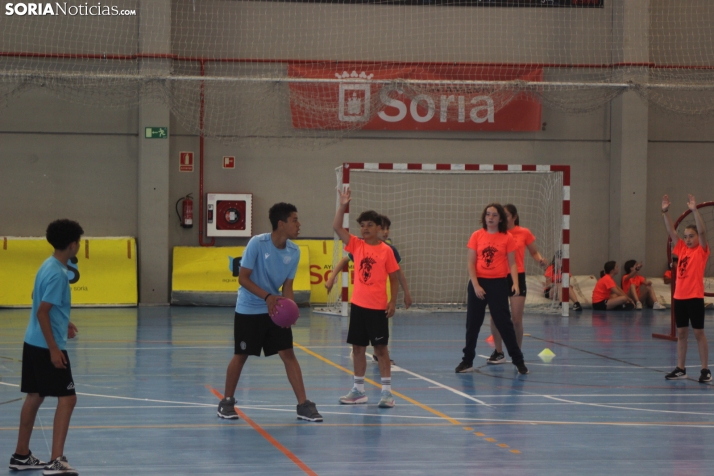 En im&aacute;genes: M&aacute;s de 300 escolares juegan a la pelota numantina, un innovador deporte creado en S