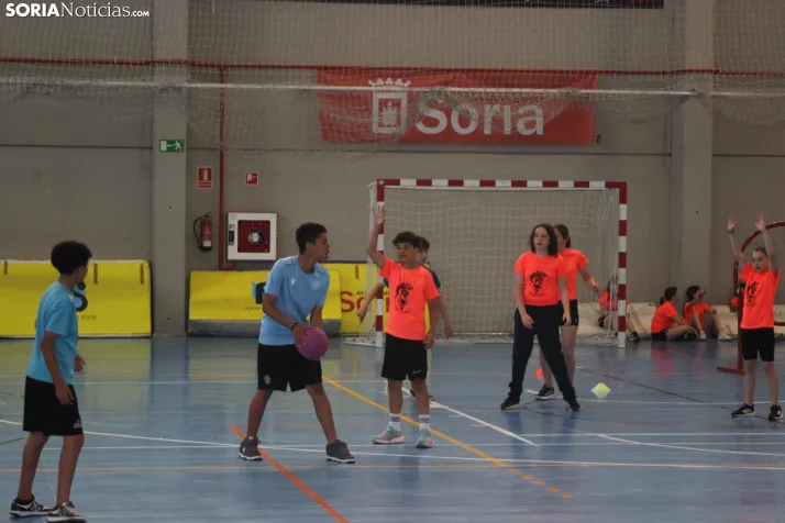 En im&aacute;genes: M&aacute;s de 300 escolares juegan a la pelota numantina, un innovador deporte creado en S