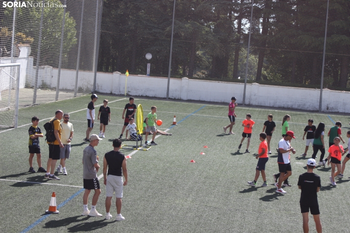 En im&aacute;genes: M&aacute;s de 300 escolares juegan a la pelota numantina, un innovador deporte creado en S