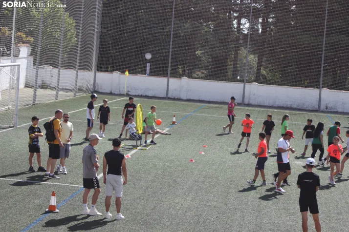En im&aacute;genes: M&aacute;s de 300 escolares juegan a la pelota numantina, un innovador deporte creado en S