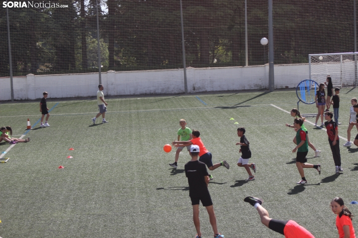 En im&aacute;genes: M&aacute;s de 300 escolares juegan a la pelota numantina, un innovador deporte creado en S