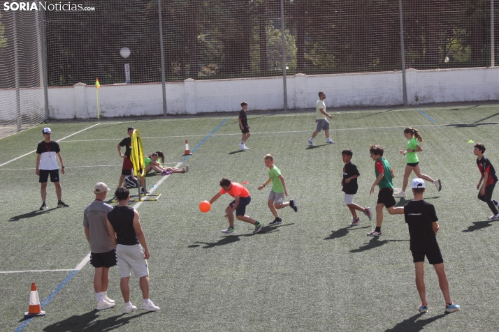 En im&aacute;genes: M&aacute;s de 300 escolares juegan a la pelota numantina, un innovador deporte creado en S