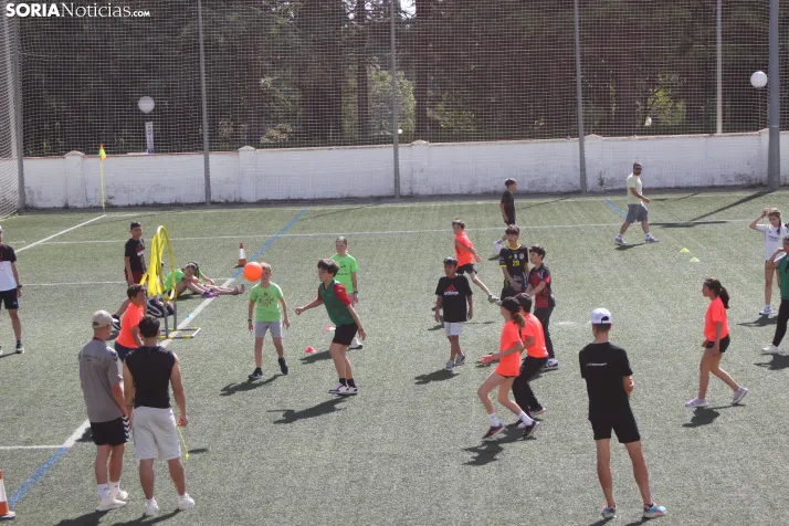 En im&aacute;genes: M&aacute;s de 300 escolares juegan a la pelota numantina, un innovador deporte creado en S