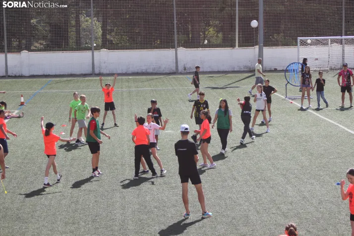 En im&aacute;genes: M&aacute;s de 300 escolares juegan a la pelota numantina, un innovador deporte creado en S