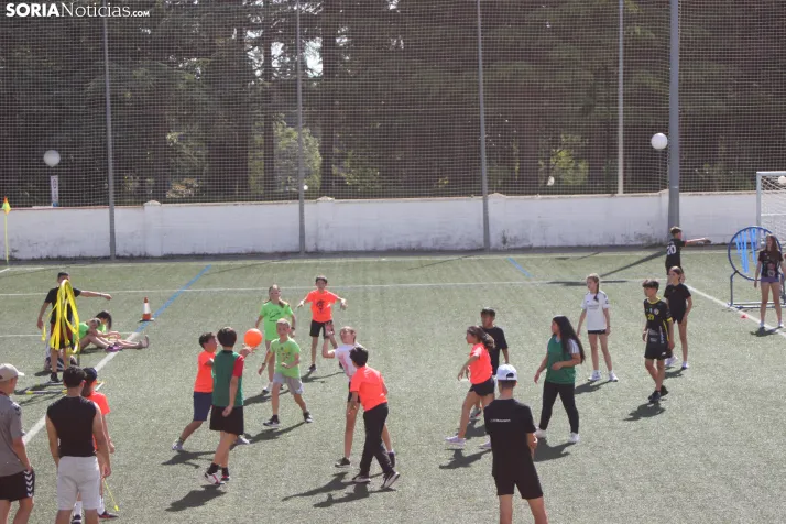 En im&aacute;genes: M&aacute;s de 300 escolares juegan a la pelota numantina, un innovador deporte creado en S