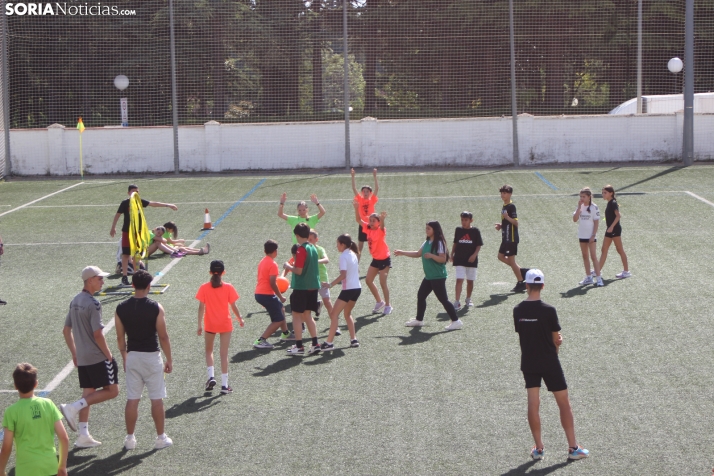 En im&aacute;genes: M&aacute;s de 300 escolares juegan a la pelota numantina, un innovador deporte creado en S