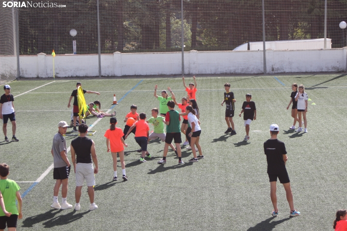 En im&aacute;genes: M&aacute;s de 300 escolares juegan a la pelota numantina, un innovador deporte creado en S