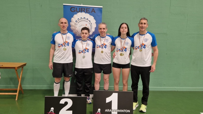 Un fin de semana redondo: permanencia nacional y lluvia de medallas para el bádminton 
