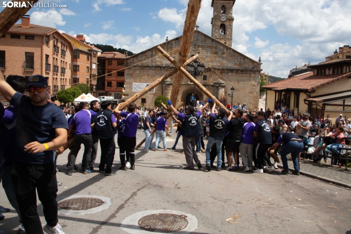 Pingada de Mayo en San Leonardo
