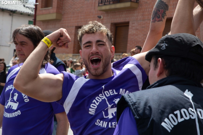 Pingada de Mayo en San Leonardo